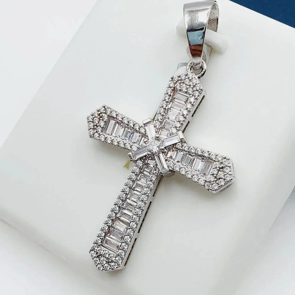 "925 Sterling Silver Plated CZ Pendant, INUS1BR195 - Picture 9 of 9